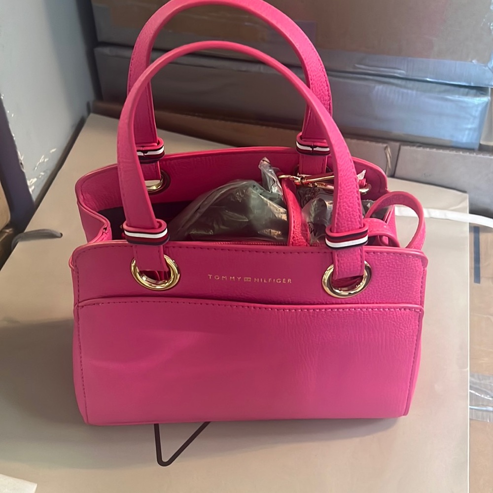Sachel bags from tommy hilfiger